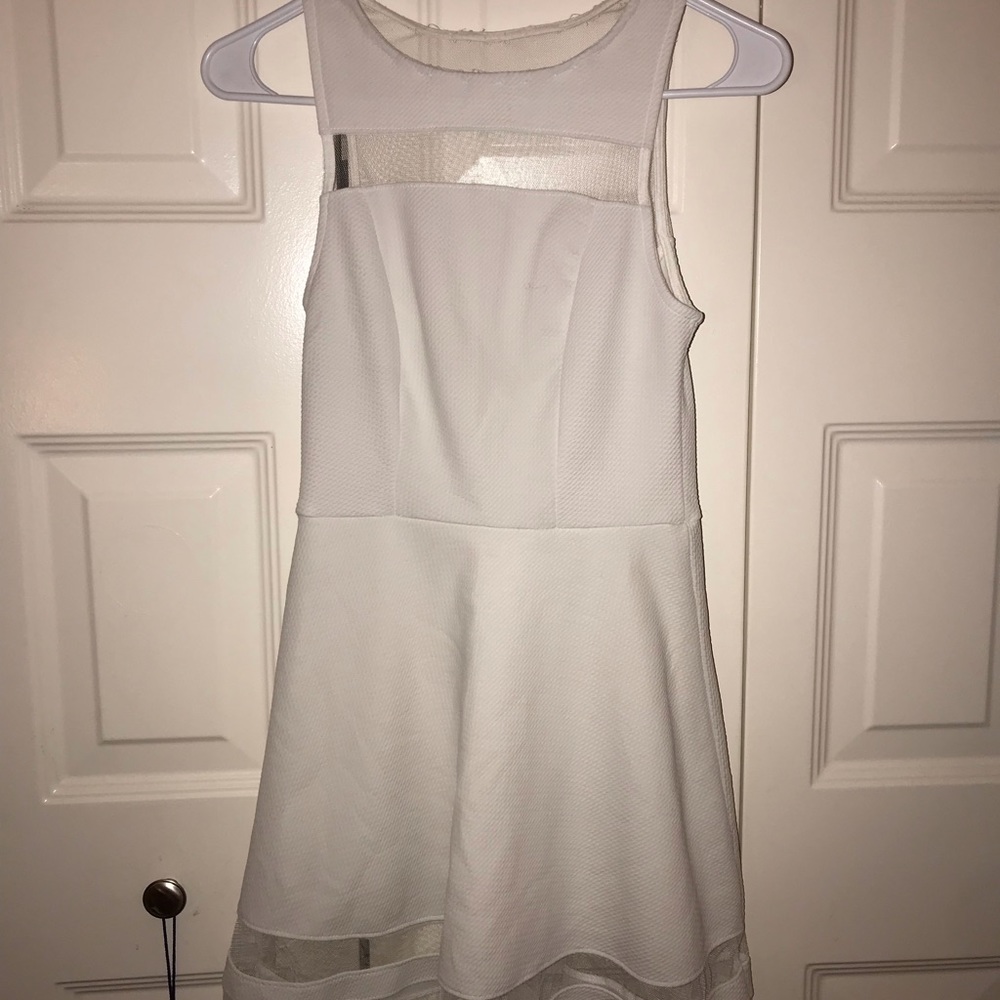 Short white dress size XS